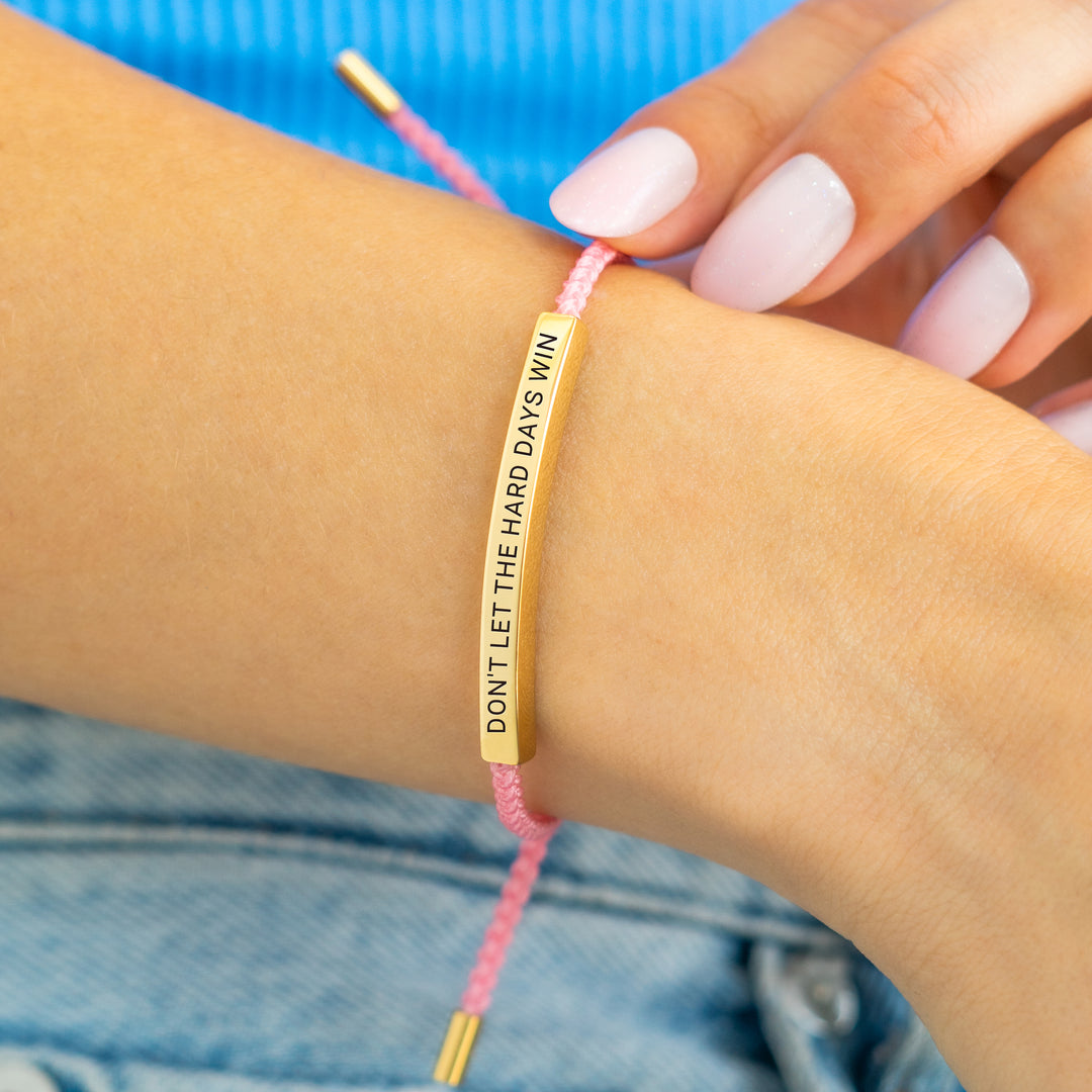 Minimalistisches Gravurarmband