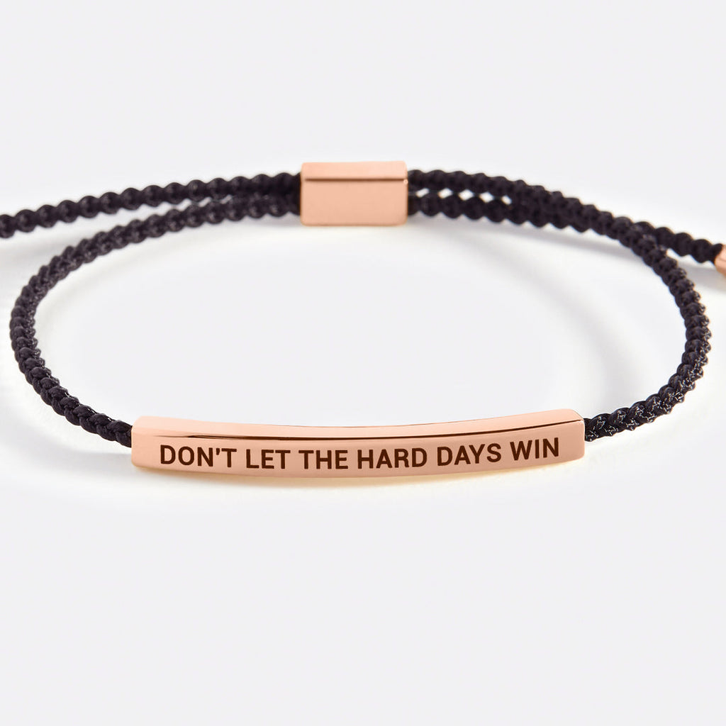 Minimalistisches Gravurarmband