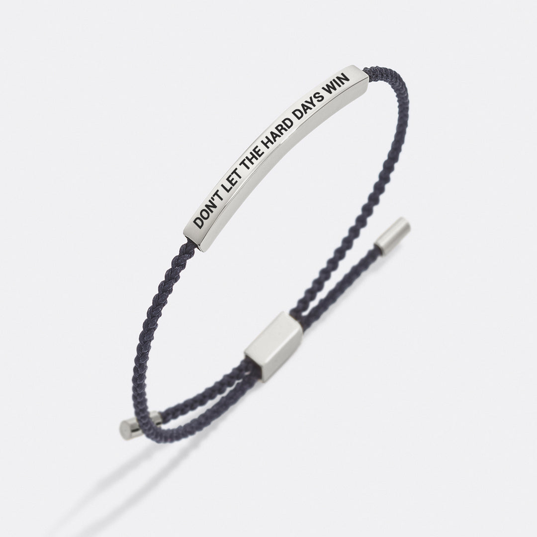 Minimalistisches Gravurarmband