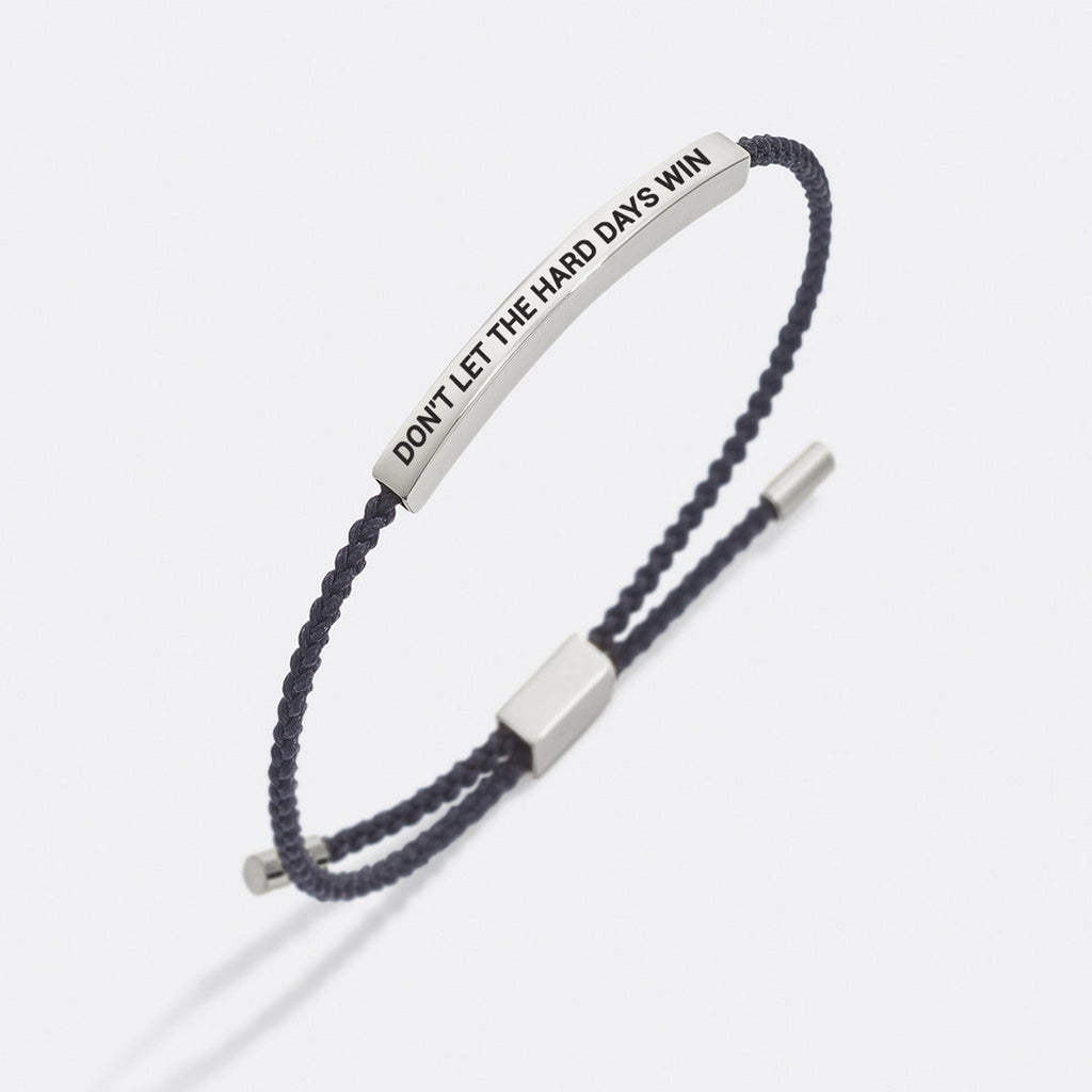 Minimalistisches Gravurarmband