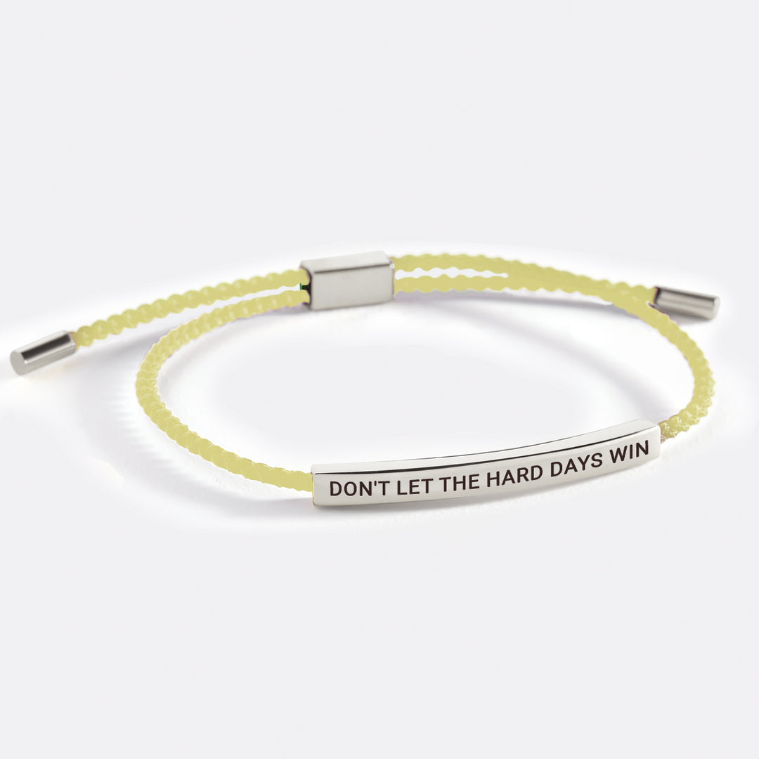 Minimalistisches Gravurarmband
